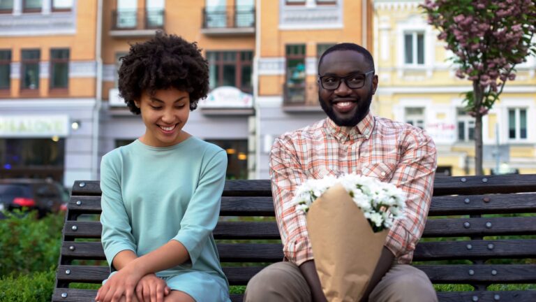 First Date Hosting: How to Set the Perfect Ambiance